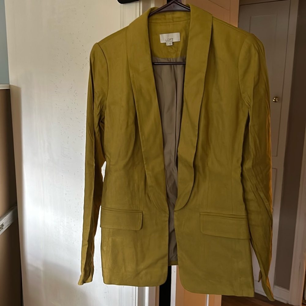 Mustard Loft blazer with beautifully tailored fit.